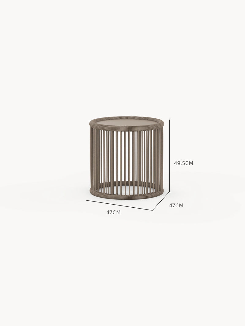 Kapalai runder Garten-Beistelltisch mit kunstvoll verflochtenem Seildesign, das moderne Eleganz ausstrahlt. Perfekt für flexible Gartengestaltung mit anderen Finqa-Modulen.