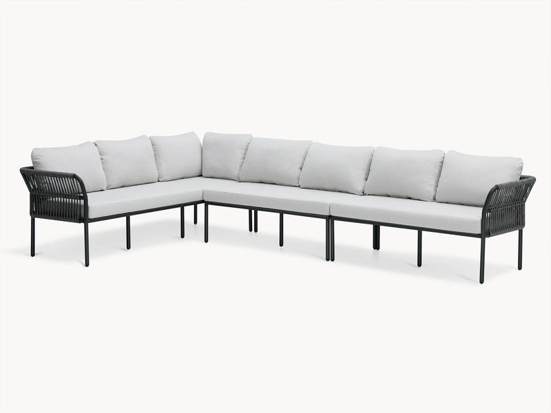 Malaga 3-Sitzer Gartensofa mit zwei Armlehnen, aus Aluminium mit handgefertigten Zugbändern und Olefin-Stoff, präsentiert sich als robustes, modulares Outdoor-Möbelstück, ideal für stilvolle, komfortable Terrassengestaltungen.