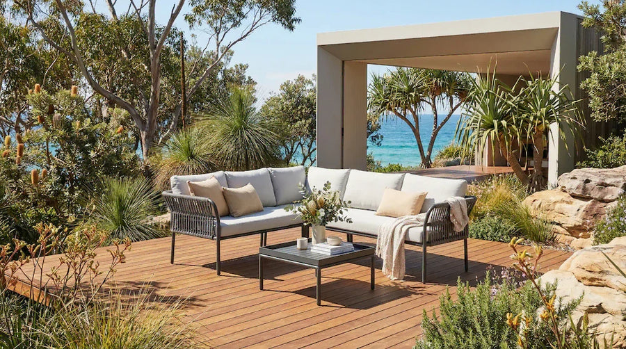 Polyrattan vs. Aluminium: Welches Material ist 2026 besser für wetterfeste Gartenmöbel?