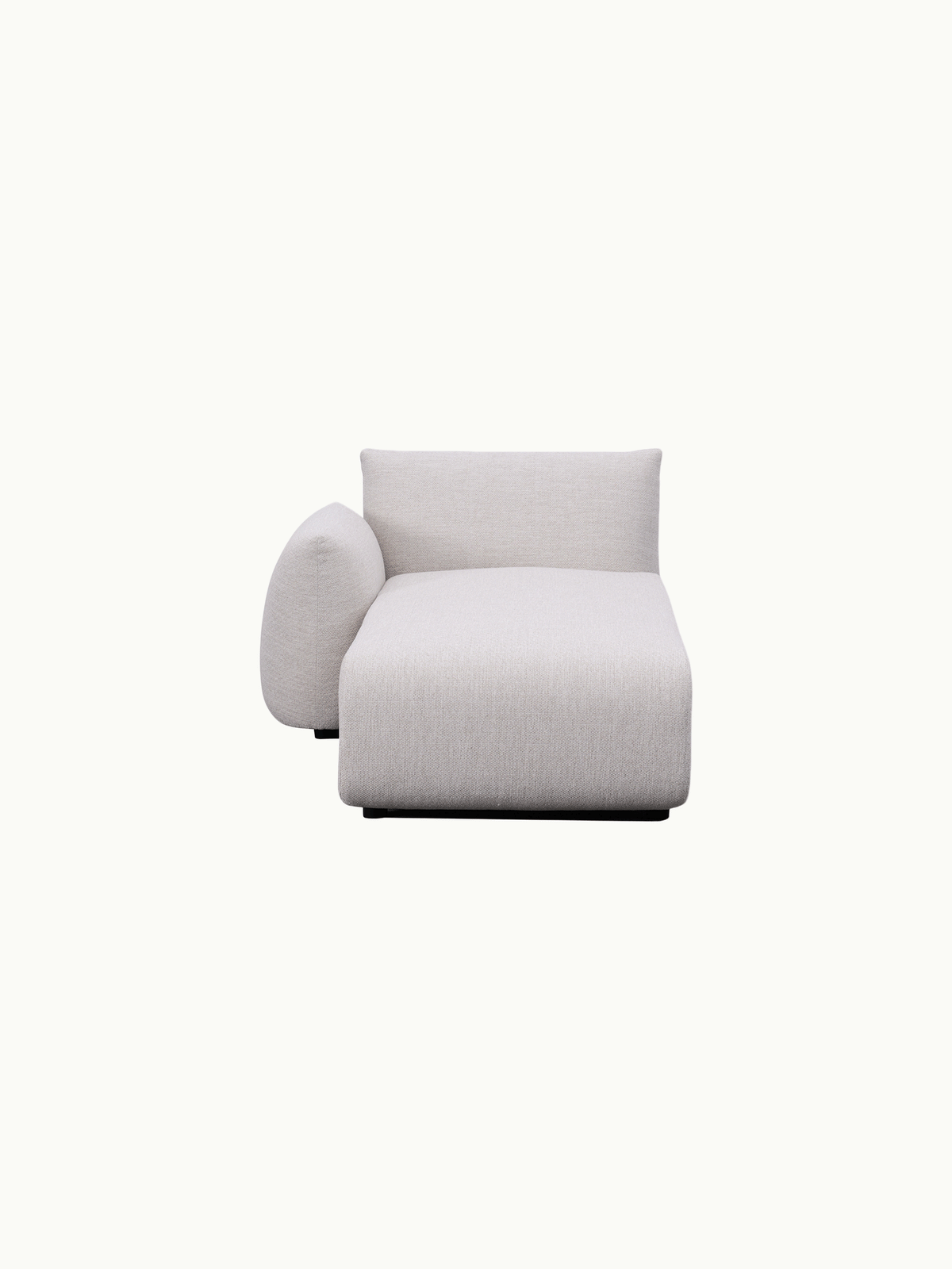 BabyMax Einzelartikel Liege mit einer Armlehne, ein modulares Sofa-Element von Finqa GmbH, bietet eine breite Sitzfläche und niedrige Rückenlehne, ideal für stilvolle und flexible Outdoor-Gestaltungsoptionen.