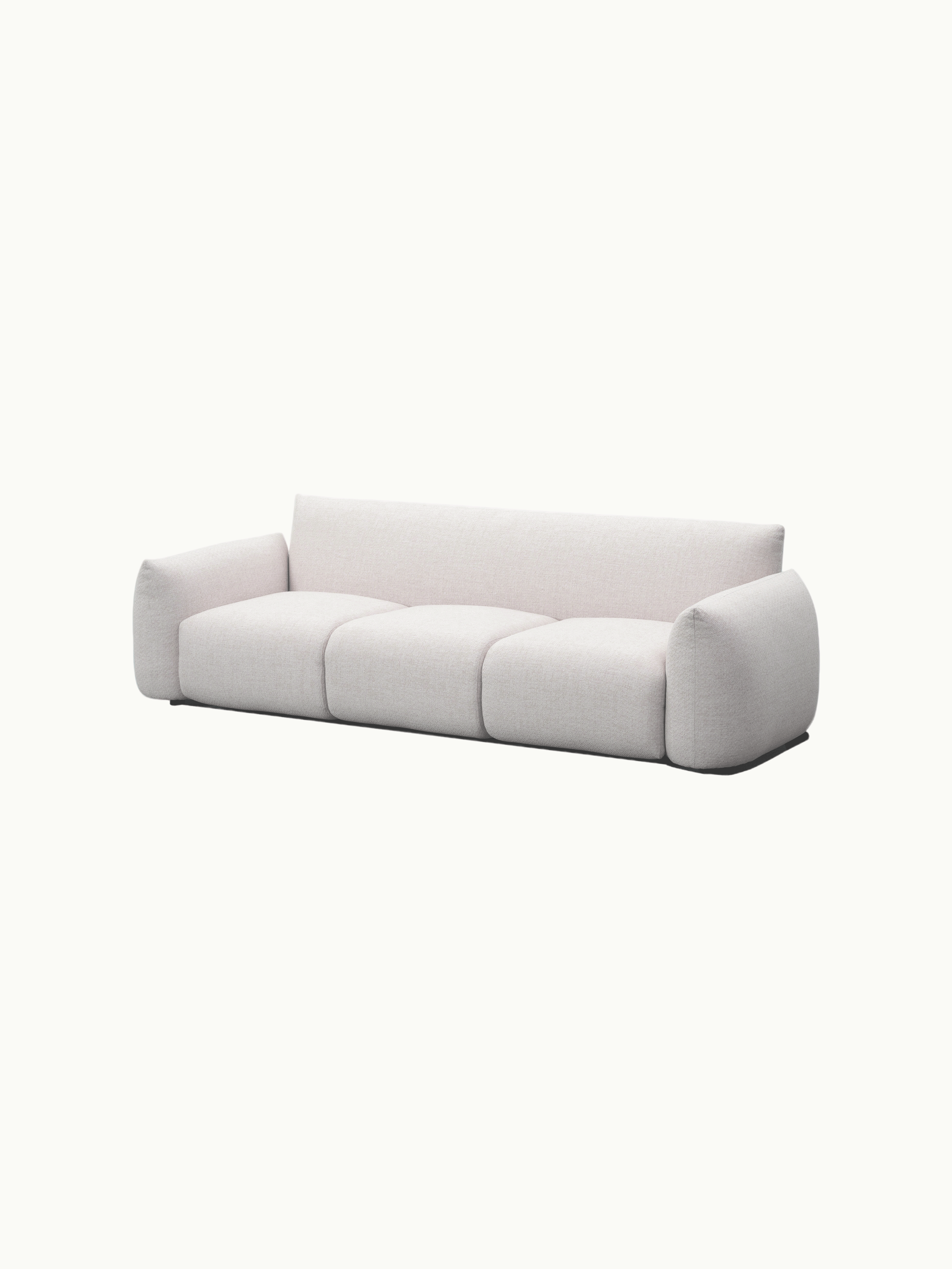 Das Bild zeigt das BabyMax Einzelartikel (3-Sitzer) Sofa mit sanft gerundeten Armlehnen und plüschigen, blockartigen Kissen, ideal für modernen Komfort und Design, passend zu Finqa GmbHs modularen Outdoor-Möbelkonzepten.