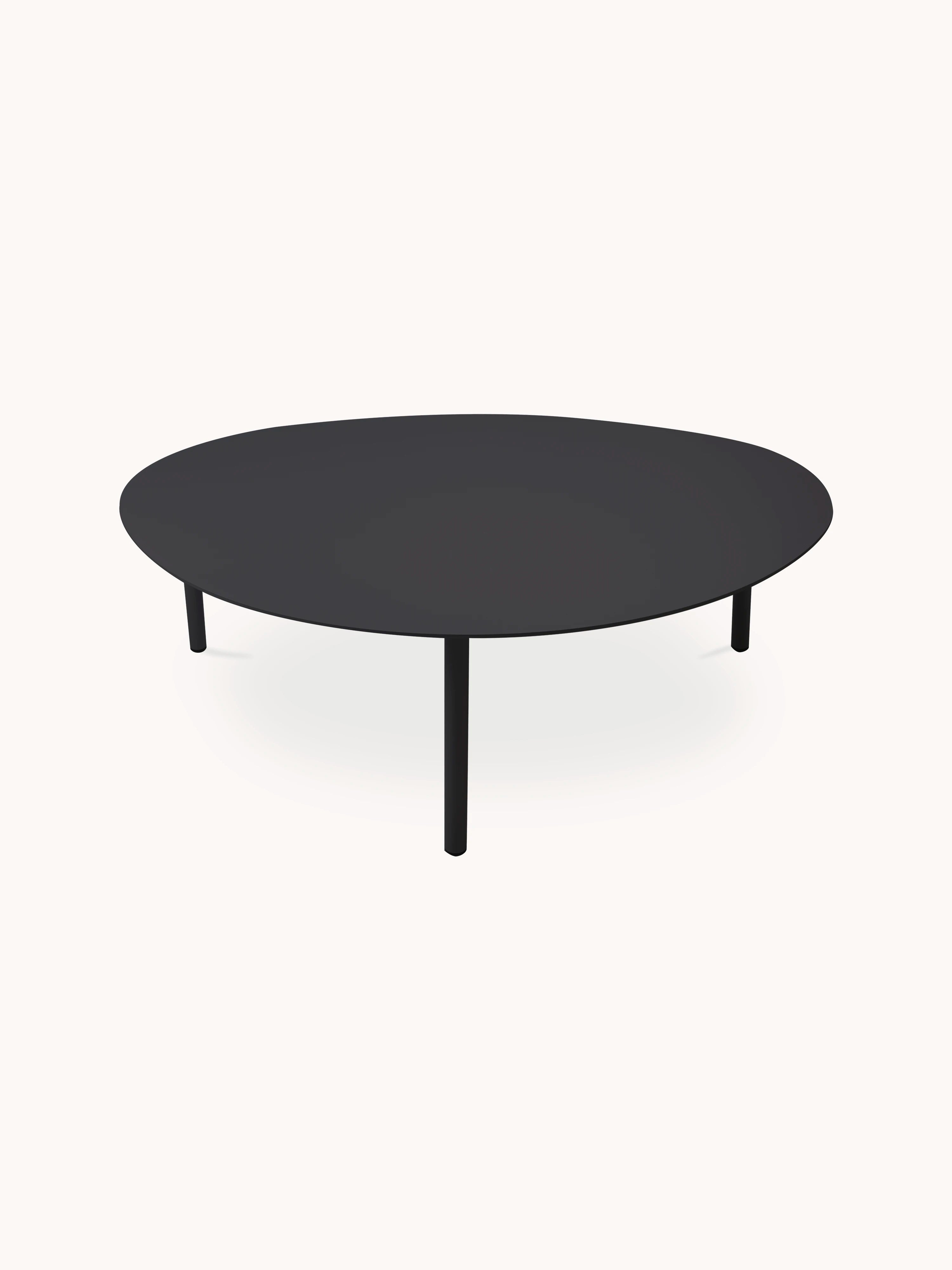 Valencia-L Lounge Beistelltisch Aluminium-Pulverbeschichtung Eiförmig 100/70/34 cm, moderner, runder Tisch mit eleganten, drei schlanken Beinen, inspiriert von Valencias Küstenlandschaft, verbindet Kunst und Funktionalität.