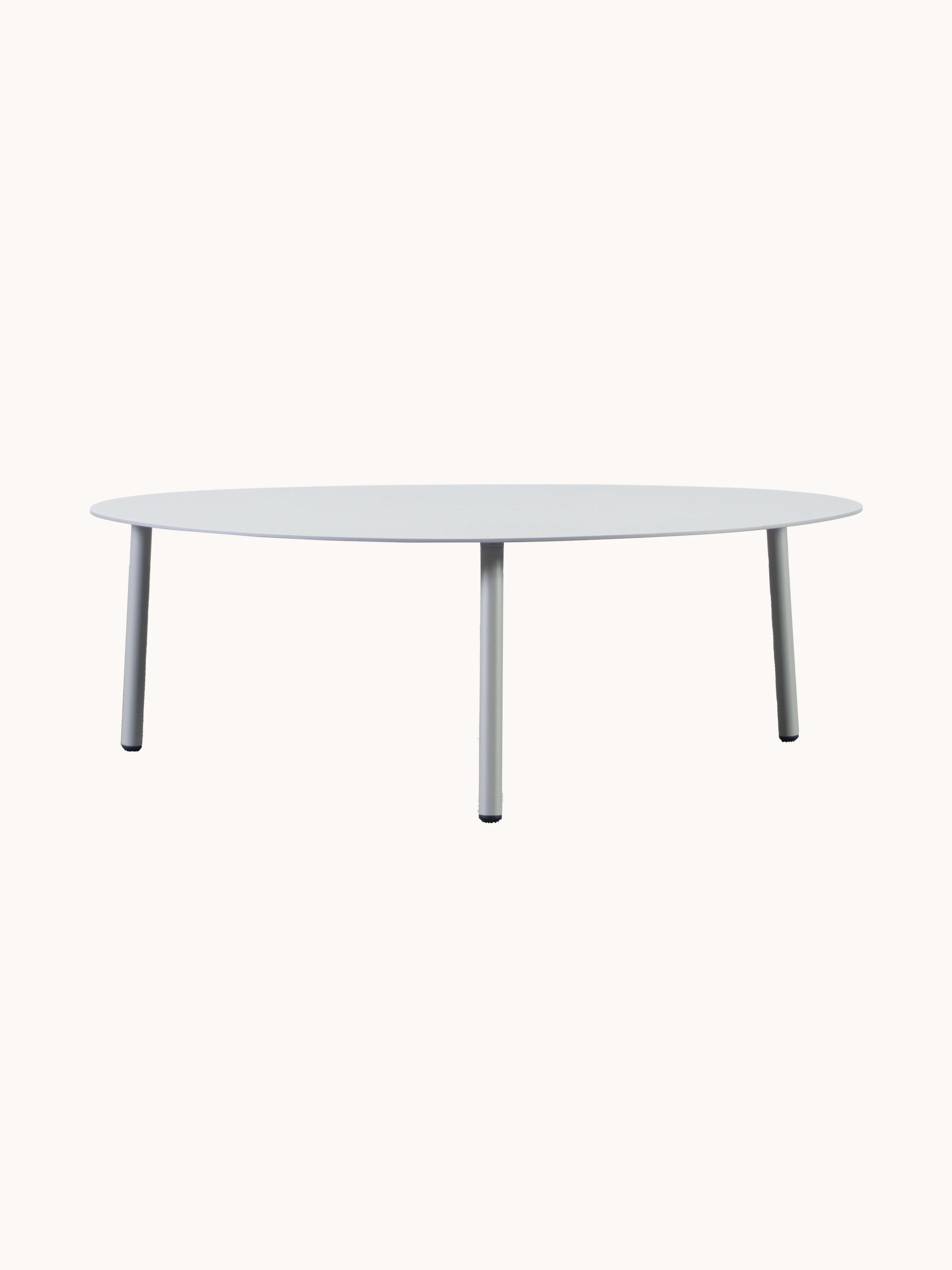 Valencia-L Lounge Beistelltisch Aluminium-Pulverbeschichtung: Ein stilvoller, eiförmiger Couchtisch mit schlanken Metallbeinen, inspiriert von Valencias Küstenlandschaft. Perfekt für elegante Innen- und Außenbereiche von Finqa GmbH.