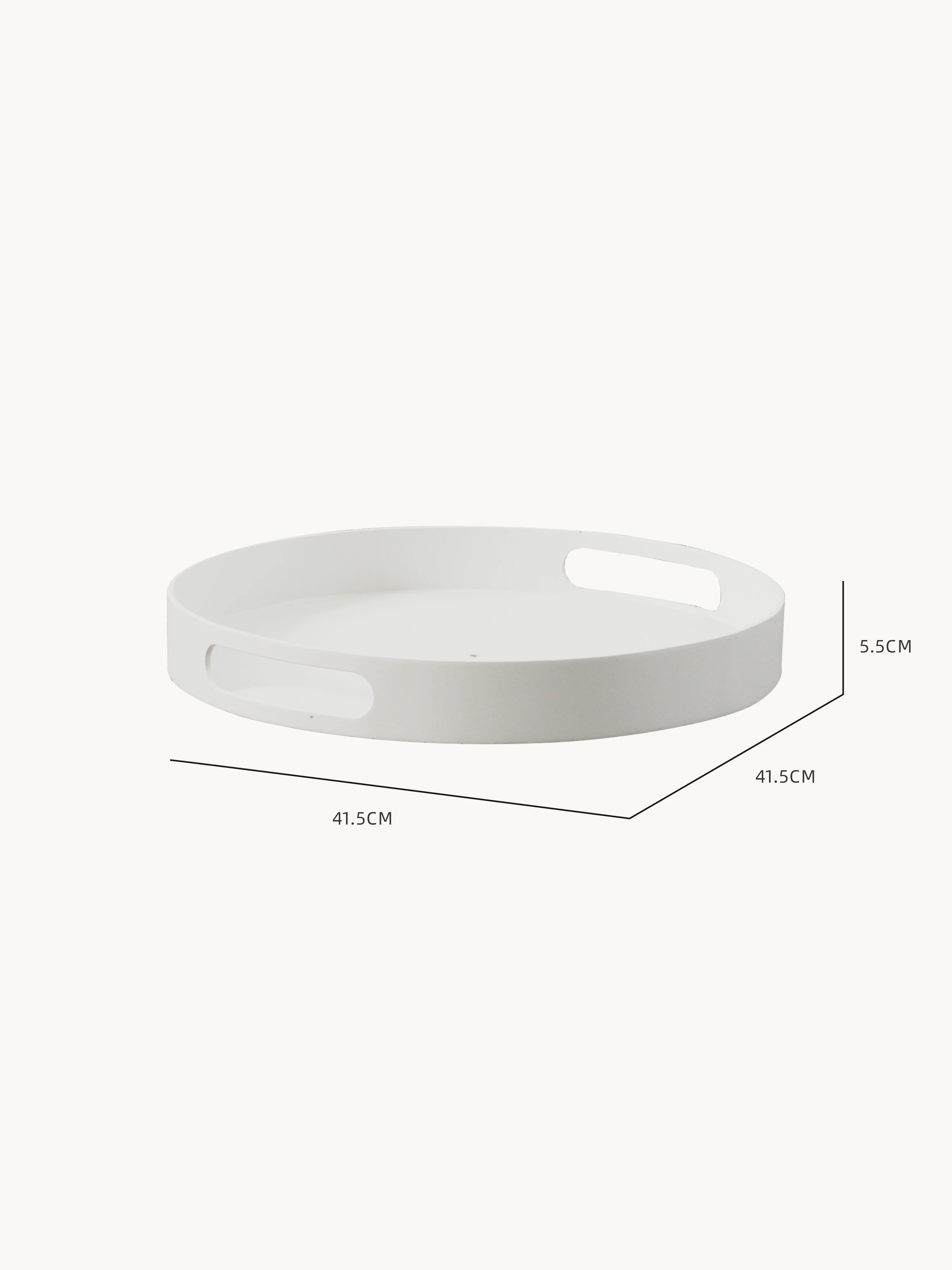 Palanga Tablett: Runde, weiße Servierschale aus Aluminiumlegierung mit Pulverbeschichtung, 41,5 cm Durchmesser, 5,5 cm hoch. Mit ausgeschnittenen Griffen, langlebig, ideal für vielseitige Nutzung in stilvollen Outdoor-Bereichen.