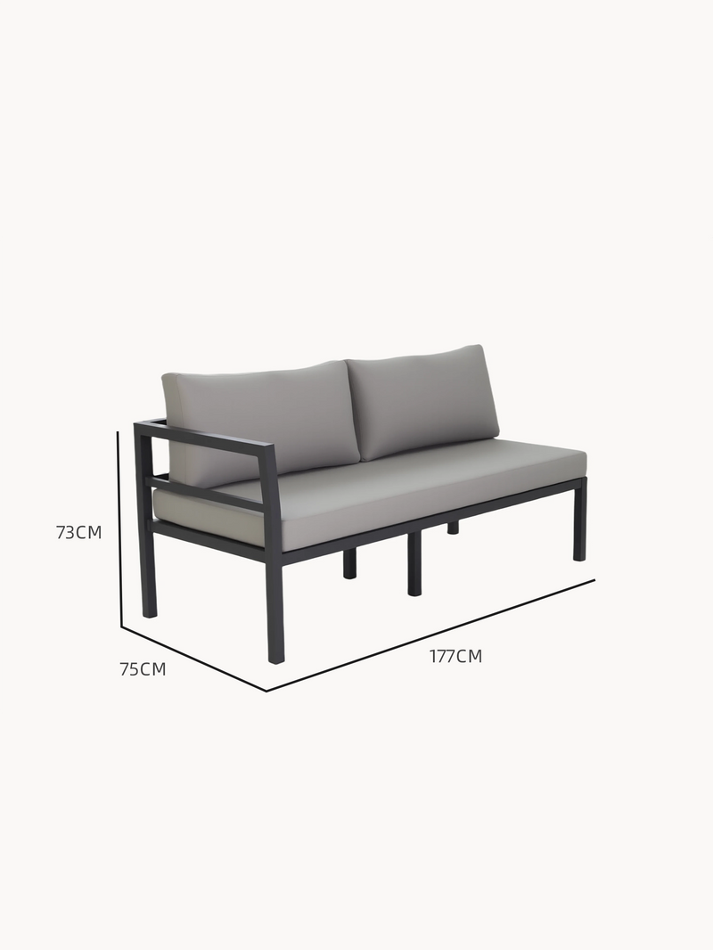 Elche Garten Ecklounge 2-Sitzer mit einer Armlehne, modern und langlebig, mit schlankem schwarzem Metallrahmen und hellgrauen Kissen auf robustem, wetterfestem Aluminiumgestell, ideal für stilvolle Outdoor-Gestaltung.