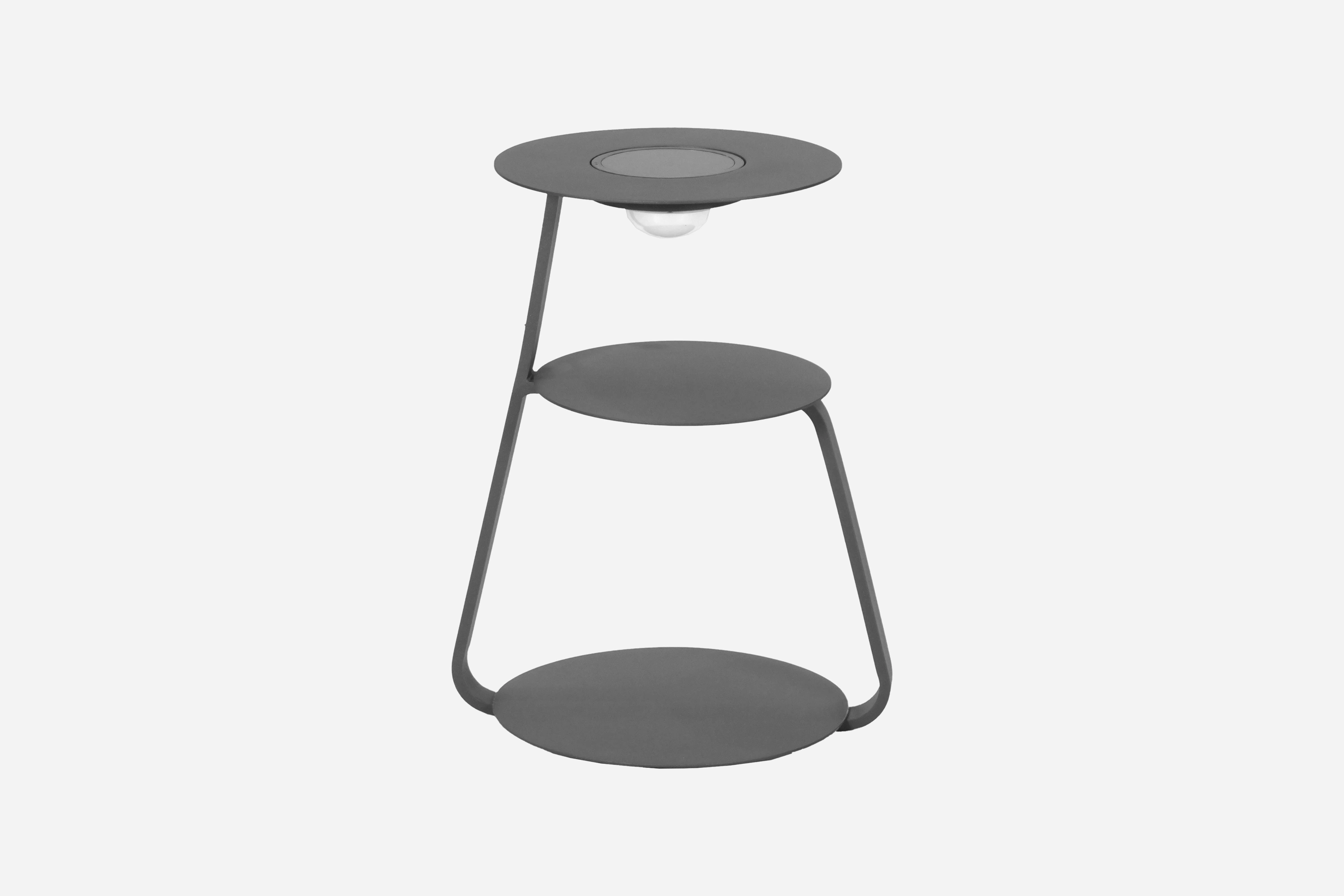 Ronda Multifunktionale Solar Gartenlampe und Koffee Tisch, elegant geflochtenes Aluminiumseil, kombiniert stilvolles Design und Funktionalität, ideal für entspannte Abende im Freien, langlebig und solarbetrieben.