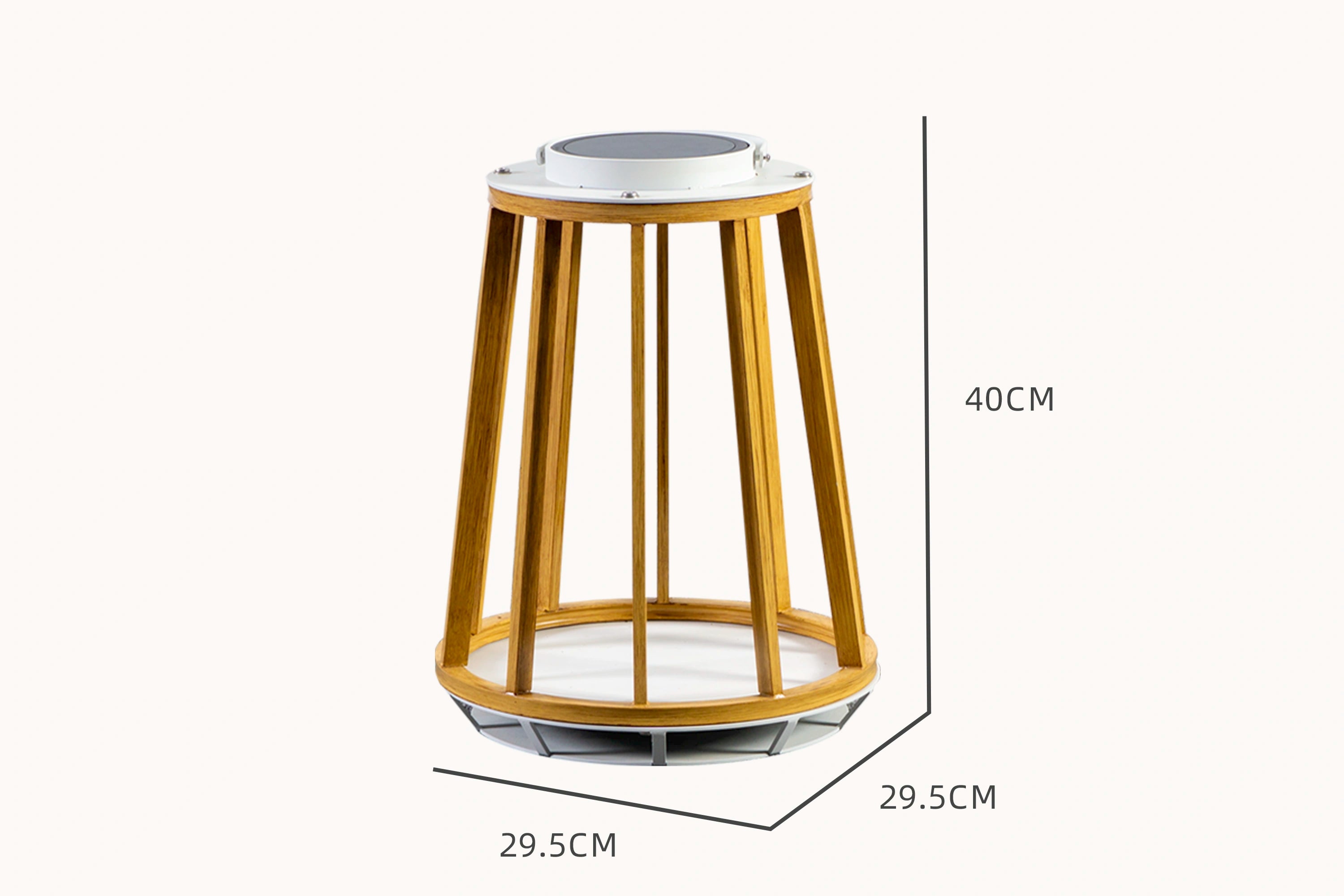 Cordoba Solar Garten Lampe Aluminium Teakholzimitation zeigt kunstvolles Flechtwerk und robustes Design, ideal für stilvolle, wetterfeste Outdoor-Einsätze auf Terrassen oder Balkonen.