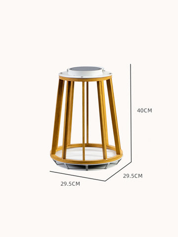 Cordoba Solar Garten Lampe Aluminium Teakholzimitation zeigt kunstvolles Flechtwerk und robustes Design, ideal für stilvolle, wetterfeste Outdoor-Einsätze auf Terrassen oder Balkonen.