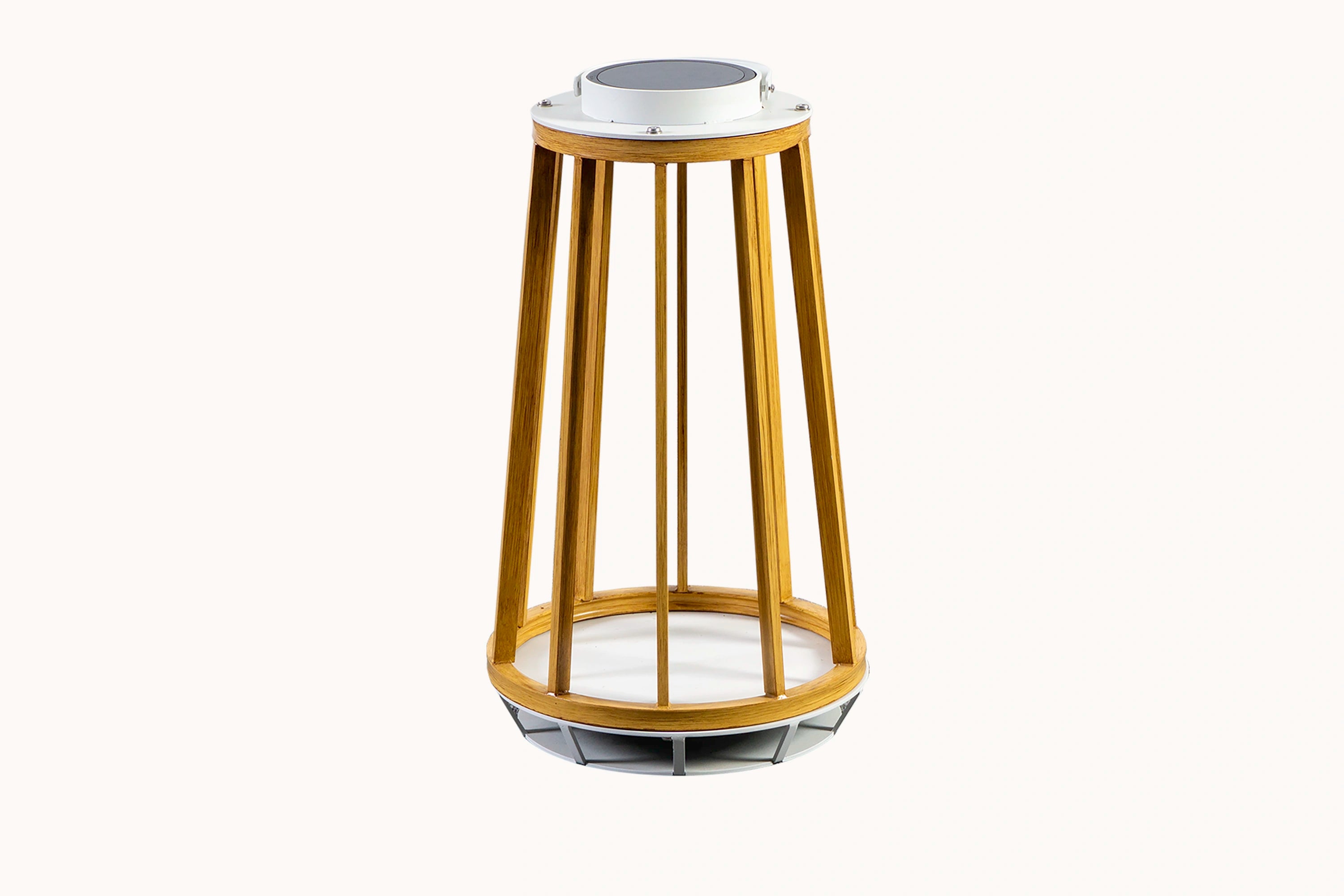 Cordoba Solar Garten Lampe Aluminium Teakholzimitation mit geflochtenem Olefin-Seil und robustem pulverbeschichtetem Aluminiumrahmen, ideal für stilvolle, wetterfeste Outdoor-Entspannung.