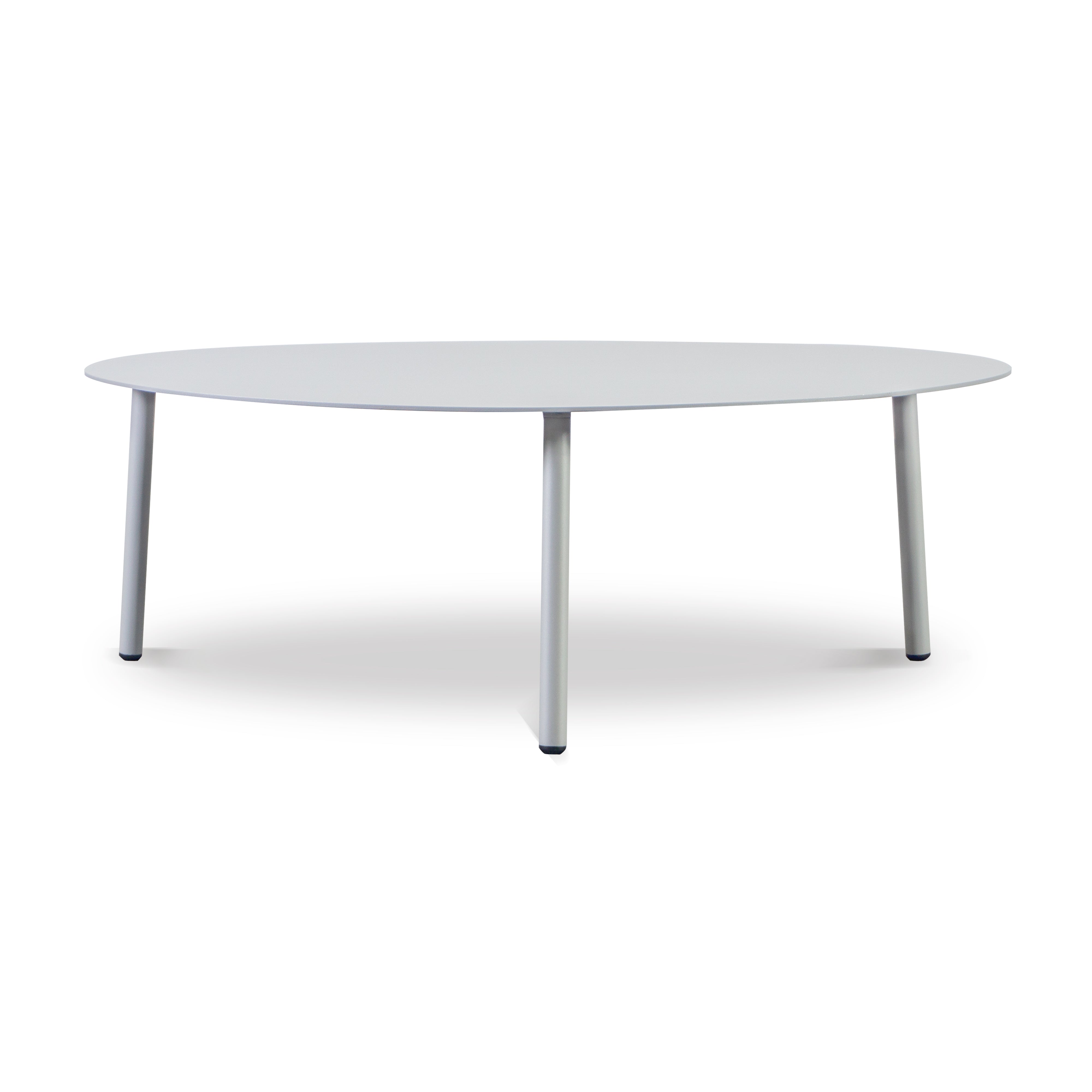 Finqa Valencia-L Lounge Beistelltisch, eiförmig, aus Aluminium-Pulverbeschichtung, 100/70/34 cm, mit sanft geschwungenen Konturen, inspiriert von der mediterranen Küste Valencias.
