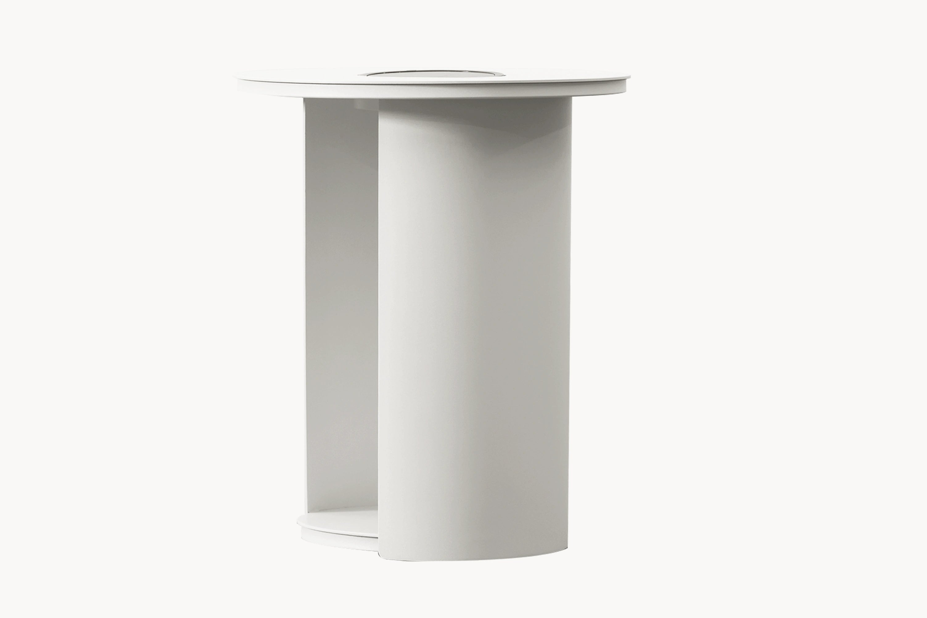 Baden-Baden Multifunktionale Runder Couchtisch mit Solarlicht, zylindrisches Design und integrierter Ablage. Perfekt für stilvolle Außenbereiche, passend zur Finqa GmbH's nachhaltigen und eleganten Outdoor-Möbelkollektion.