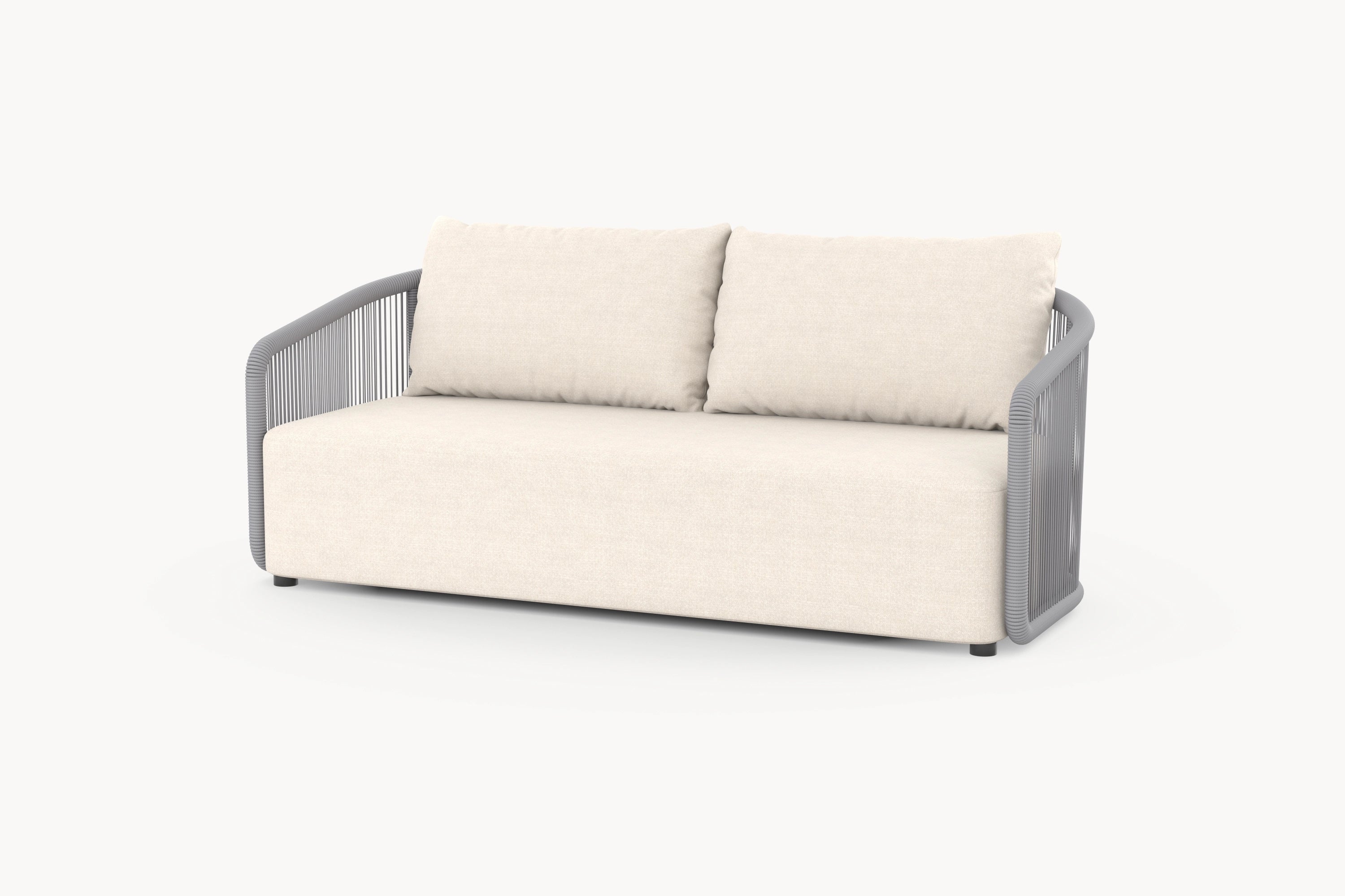 Kapalai 1-Sitzer Gartensessel mit zwei Armlehnen, zeigt kunstvoll verflochtene Seildesigns und sanft abgerundete Ecken, verkörpert minimalistisches, stilvolles Design für entspannte Outdoor-Erlebnisse.