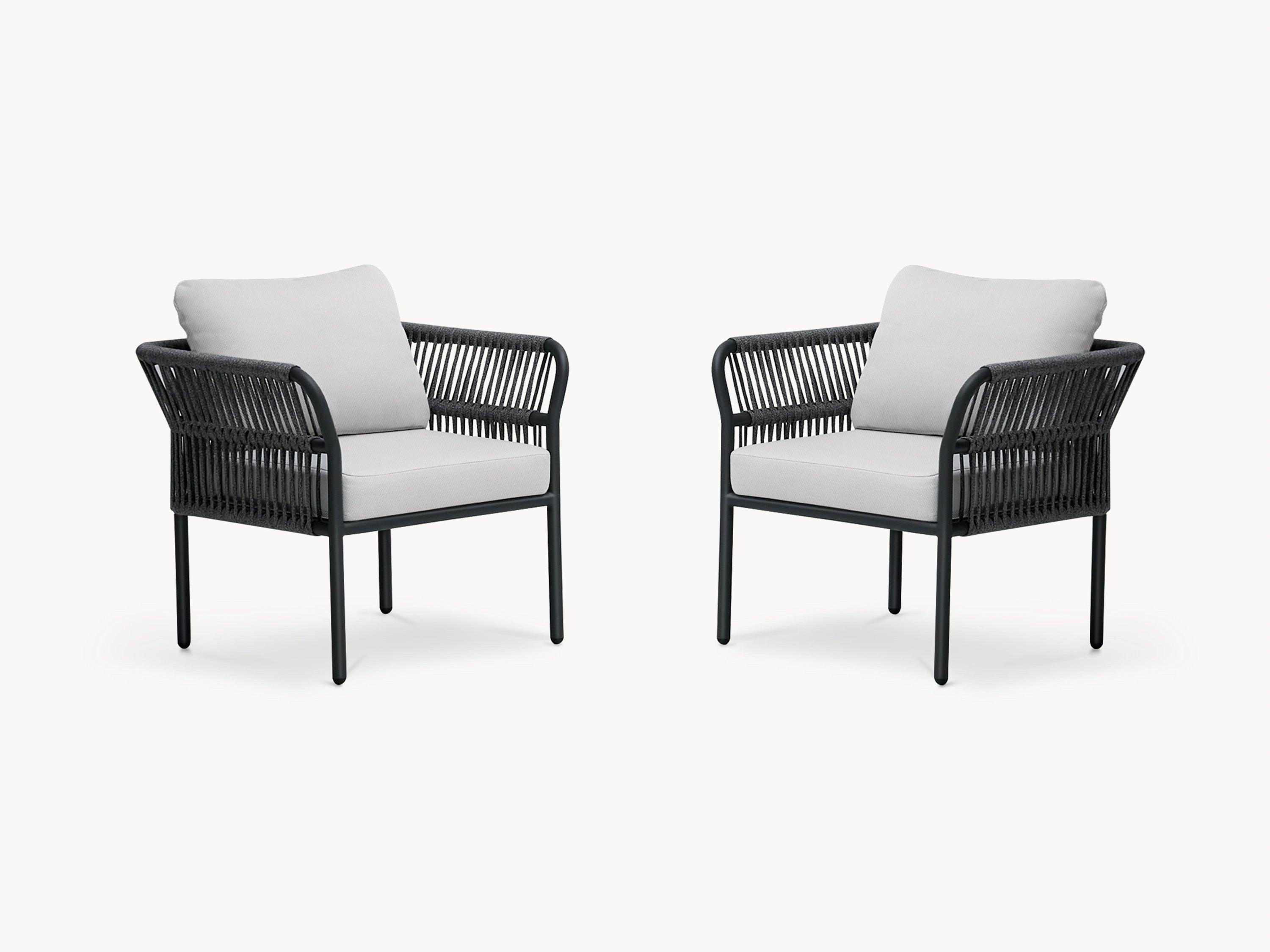 Malaga Garten Ecklounge Set (2-Sitzer) mit weißen Kissen auf schwarzem Aluminiumrahmen, handgefertigte Zugbänder an Armlehnen, modular für flexible Terrassenanpassung, von Finqa GmbH.