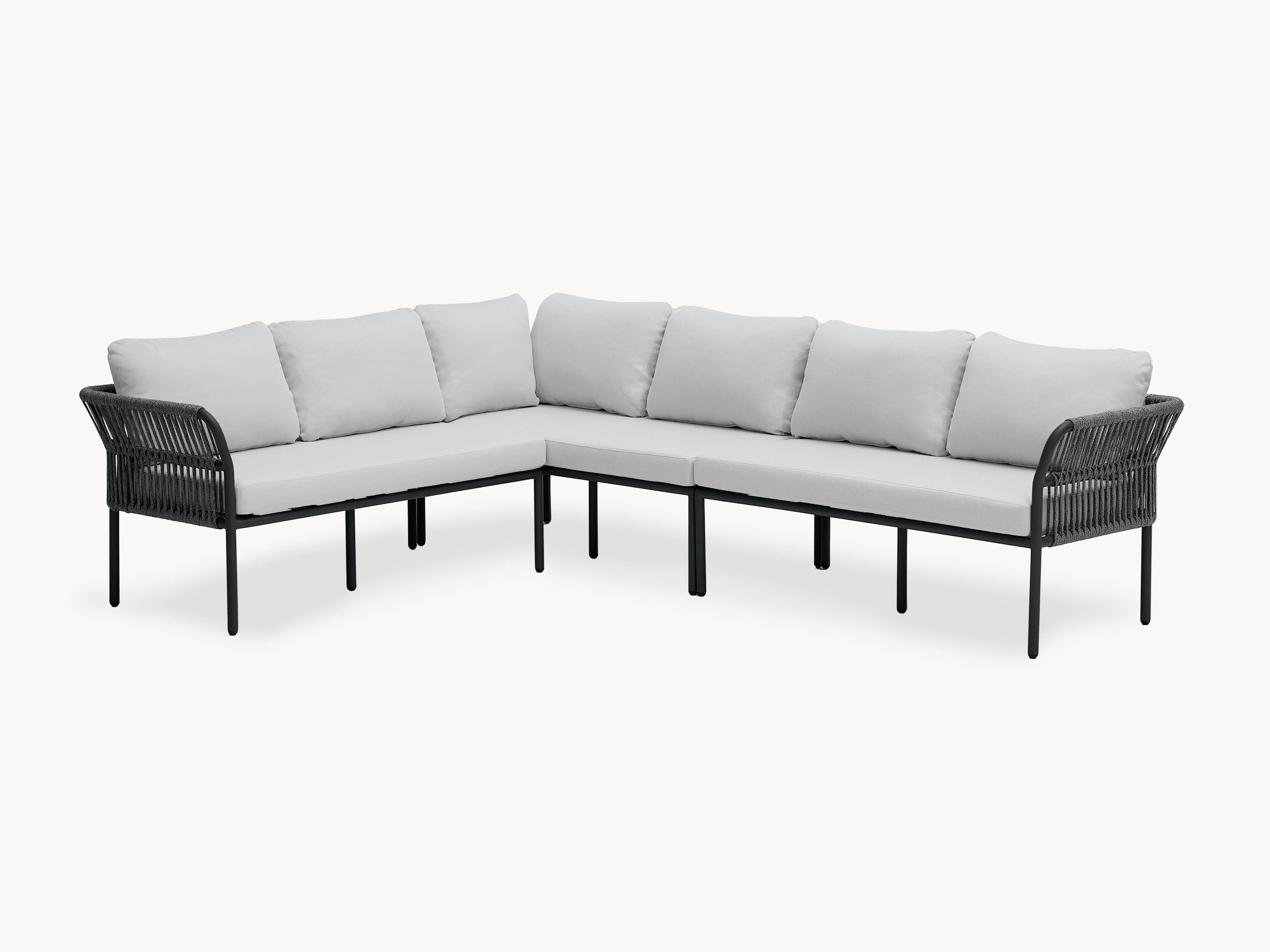 Malaga Garten Ecklounge Set (6-Sitzer) mit weißem Sofa auf schwarzen Beinen, ergänzt durch abgerundete Armlehnen und wetterfeste Materialien für stilvolle, flexible Terrassen- oder Gartengestaltung.