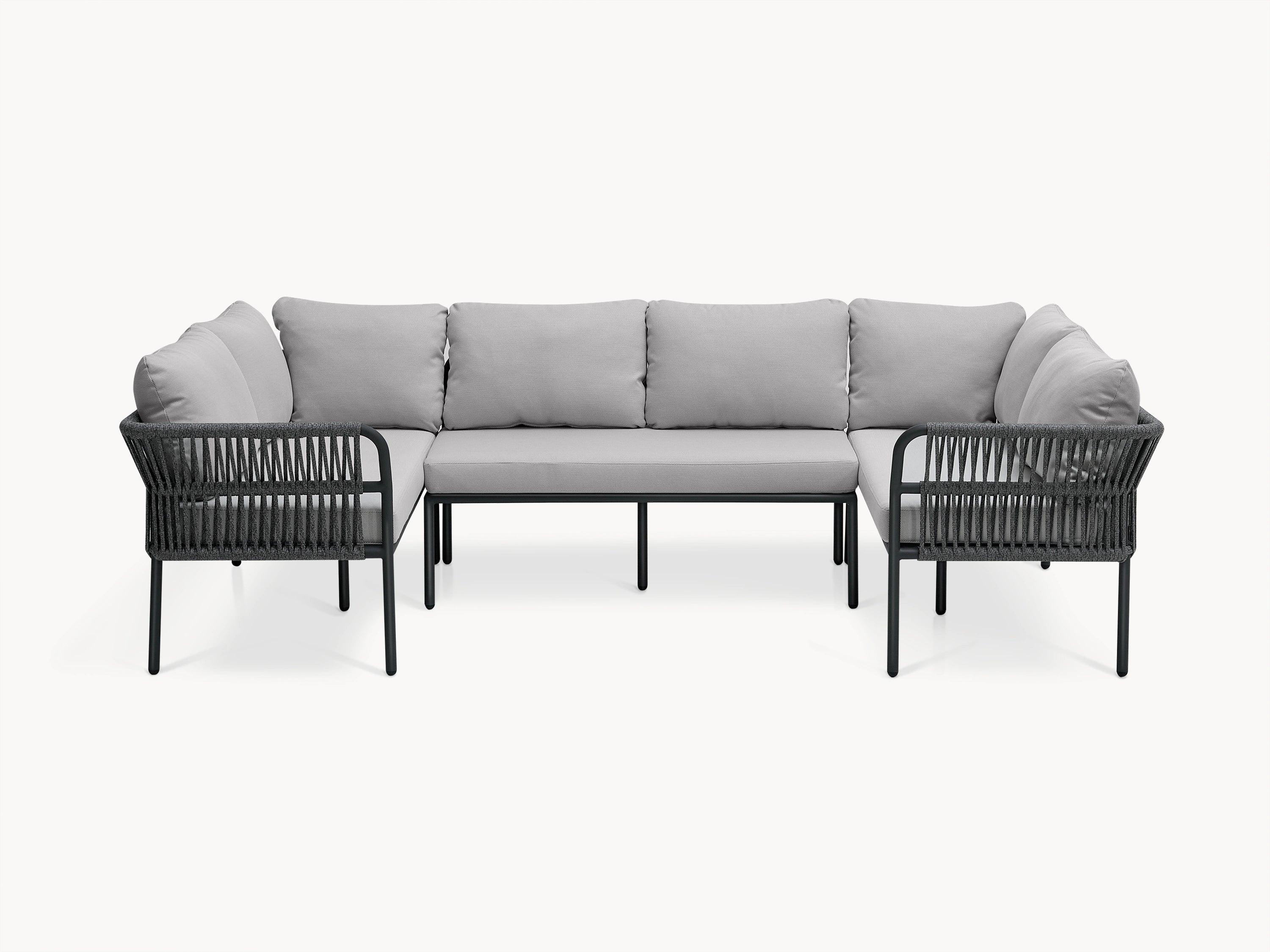 Malaga Garten Ecklounge Set (6-Sitzer) zeigt ein graues Sofa mit schwarzen Beinen, umgeben von zwei passenden Sesseln. Ideal für stilvolle, wetterfeste Terrassengestaltung.