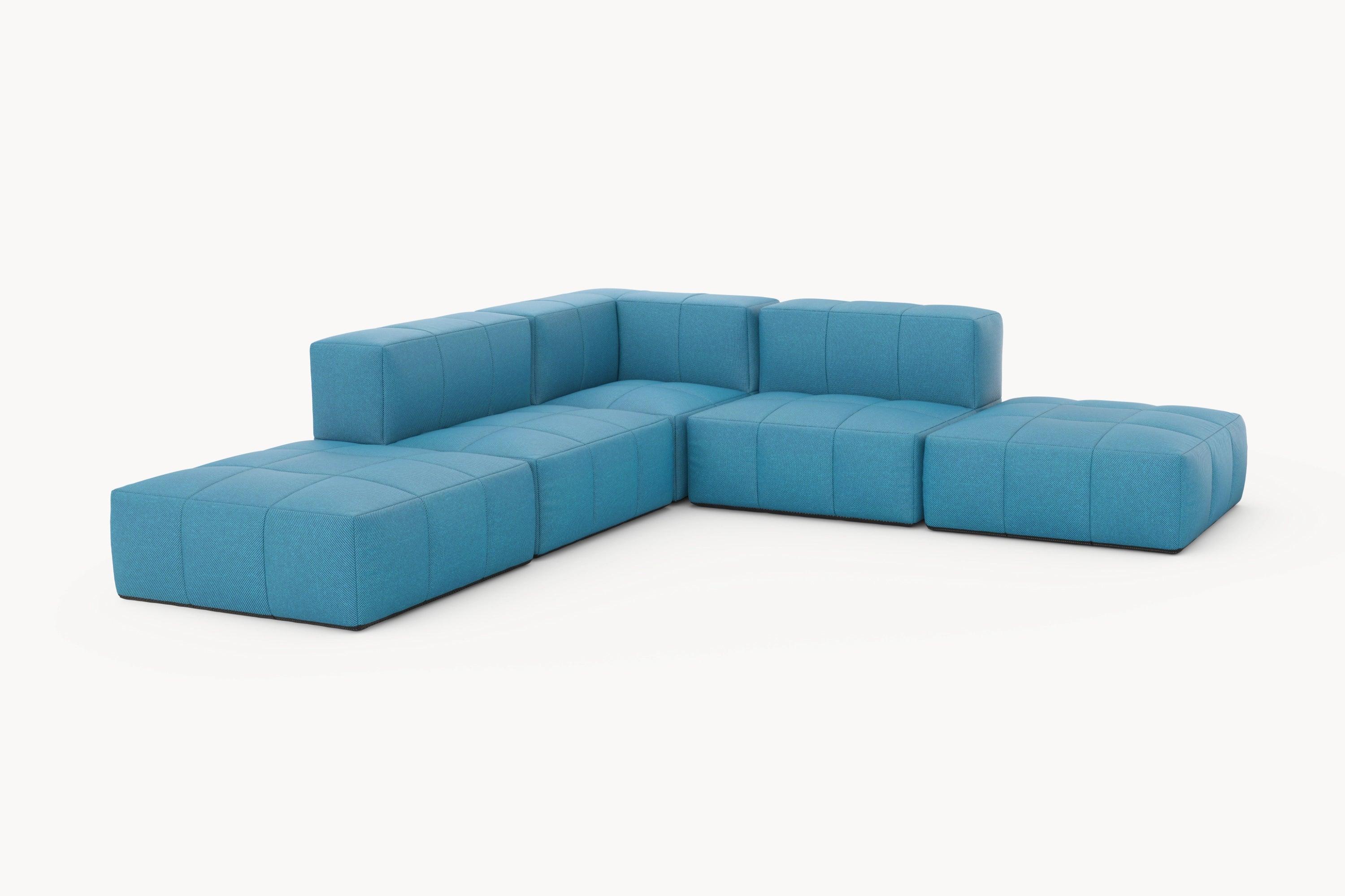 Marshmallow Modular Sofa Set (5-Sitzer) von Finqa GmbH, blau, mit schwarzen Beinen. Ideal für individuelle Outdoor-Gestaltung; modular, wetterfest, langlebig und inspiriert von Kindheitserinnerungen an Marshmallows.