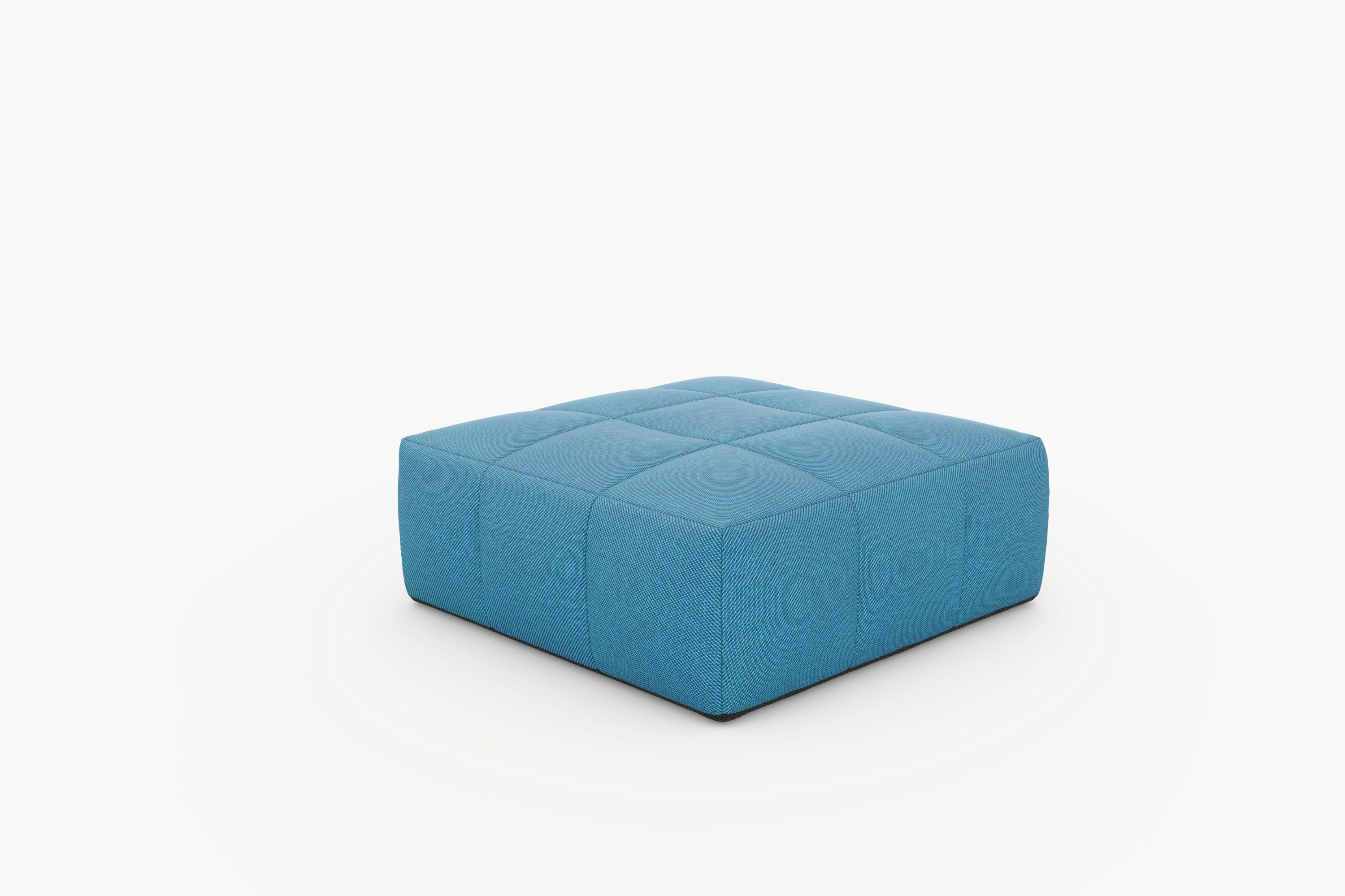 Marshmallow Serie-Bonbon Ottoman: Ein quadratischer, blauer Ottoman aus der Finqa-Kollektion, inspiriert von Kindheitserinnerungen, ideal für modulare Gartensofas, bietet Komfort und nachhaltiges Design durch recycelte, wetterfeste Stoffe.