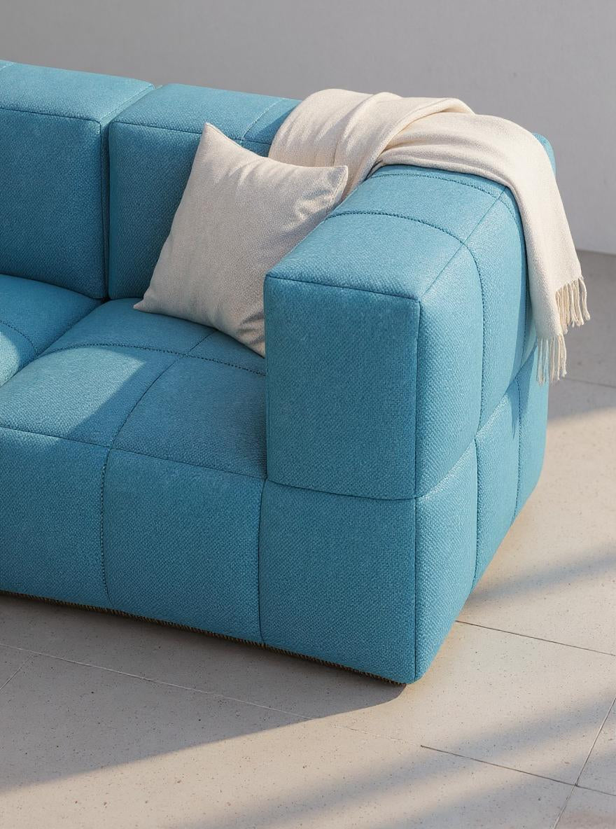 Nahaufnahme des Marshmallow Modular Sofa Sets S von Finqa, inspiriert von Marshmallows, mit weichen Kissen und nachhaltigem, wasserabweisendem Stoff, ideal für individuelle, komfortable Lounge-Designs im Außenbereich.