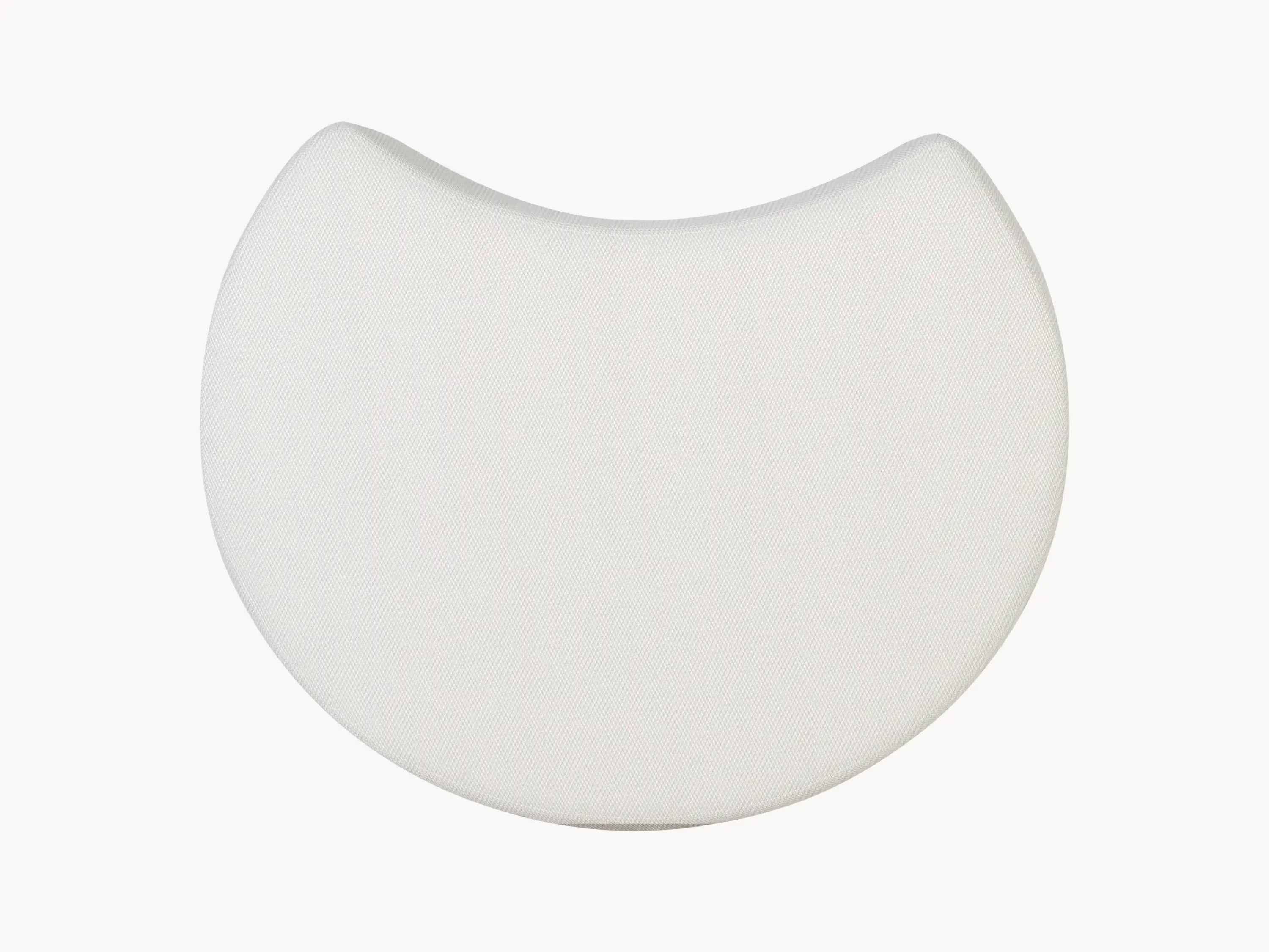 Santorini Garten C-Form Ottoman, inspiriert von mediterranem Stil, bietet dynamisches Design mit sanften Linien und Olefin-Stoffen, ideal für flexible Outdoor-Anordnungen in luxuriösem Ambiente, passend für diverse Gartenumgebungen.