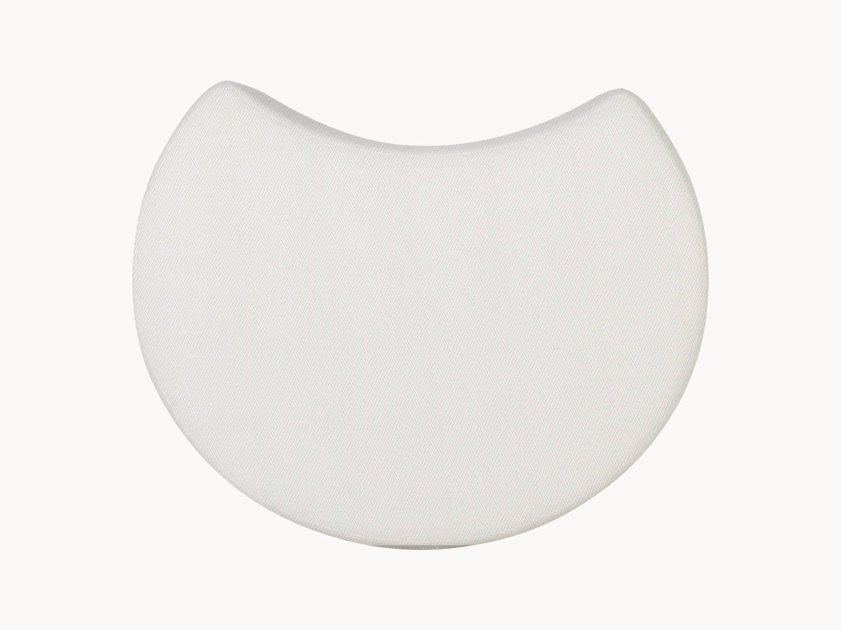 Santorini Garten C-Form Ottoman, inspiriert von mediterranem Stil, bietet dynamisches Design mit sanften Linien und Olefin-Stoffen, ideal für flexible Outdoor-Anordnungen in luxuriösem Ambiente, passend für diverse Gartenumgebungen.