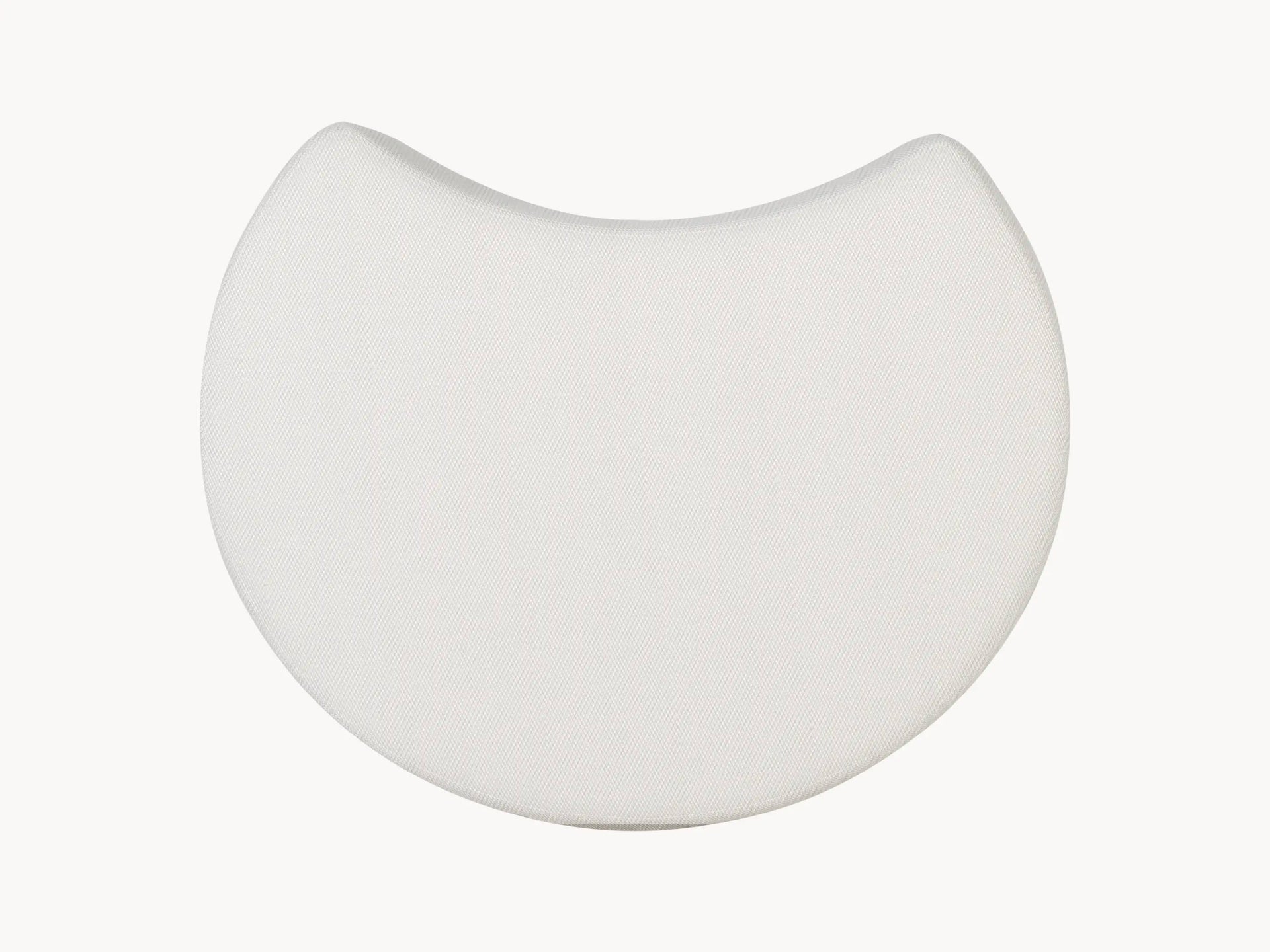 Santorini Garten C-Form Ottoman, inspiriert von mediterranem Stil, bietet dynamisches Design mit sanften Linien und Olefin-Stoffen, ideal für flexible Outdoor-Anordnungen in luxuriösem Ambiente, passend für diverse Gartenumgebungen.