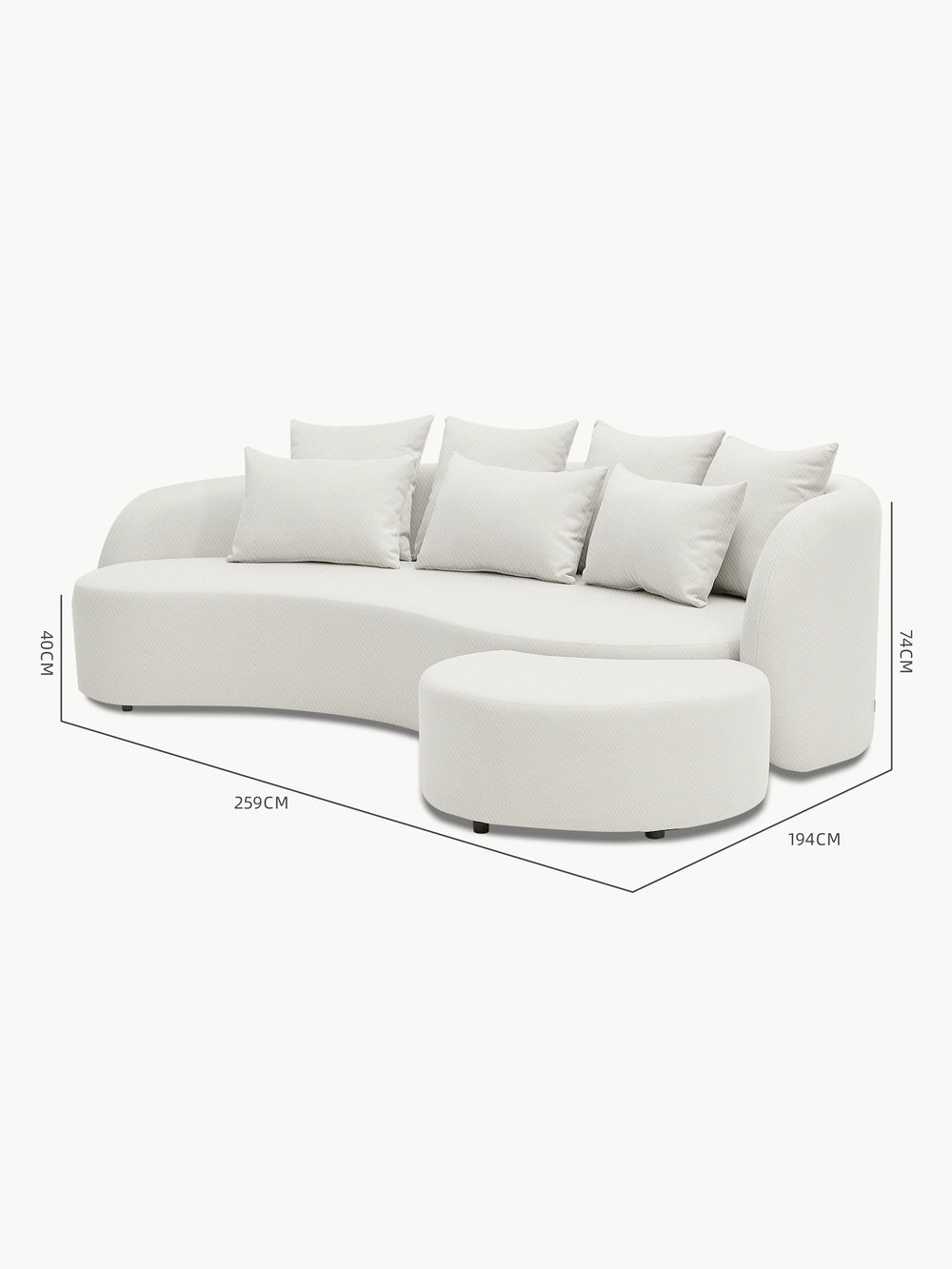 Das Santorini Garten Loungesofa Set (3-Sitzer) präsentiert ein modernes, geschwungenes Design mit off-white Stoff, sechs losen Rückenkissen und passendem halbrundem Ottoman, ideal für flexible Outdoor-Gestaltungen.