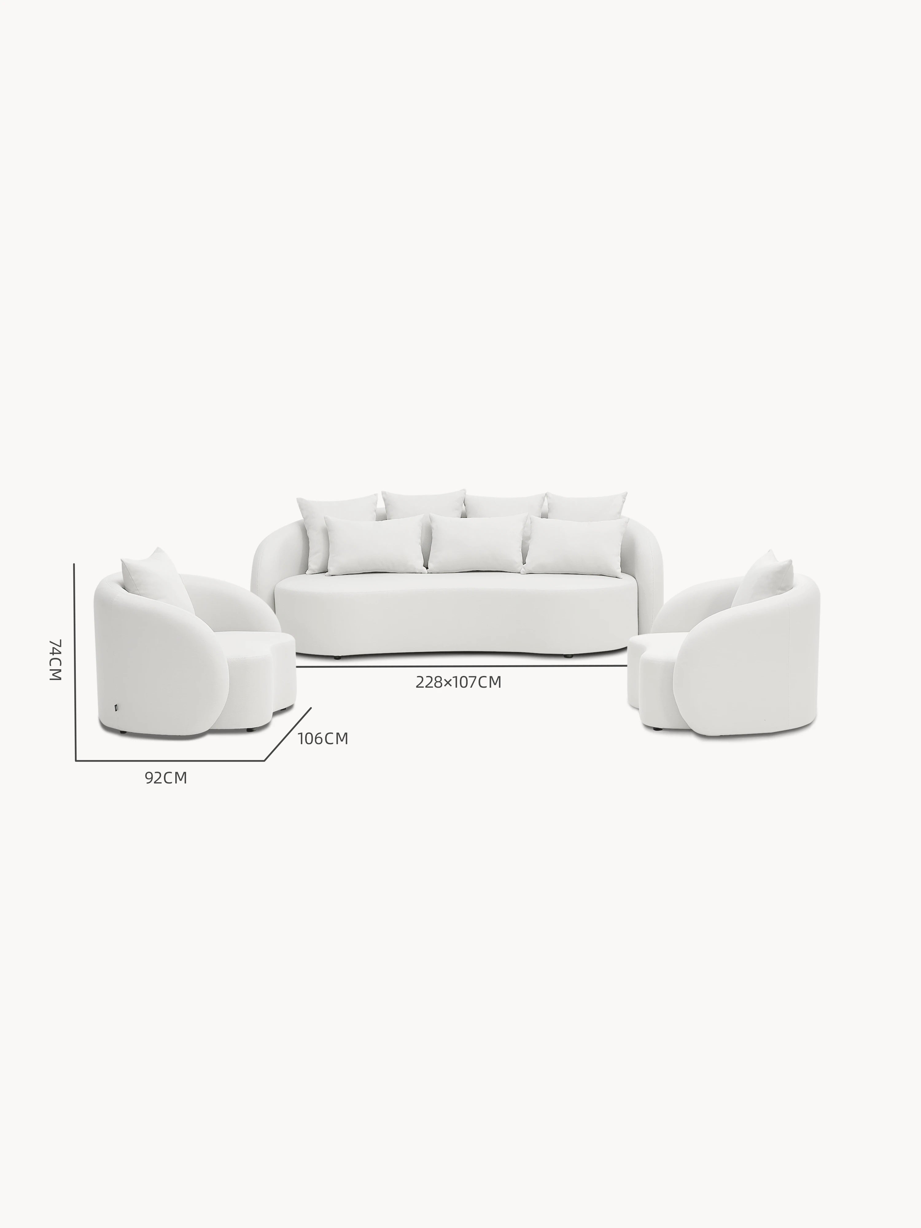 Santorini Garten Loungesofa Set (4-Sitzer), bestehend aus einem modernen, weißen Dreiersofa und zwei passenden Sessel, präsentiert weiche, abgerundete Silhouetten mit glatten Linien, ideal für elegante Outdoor-Bereiche.