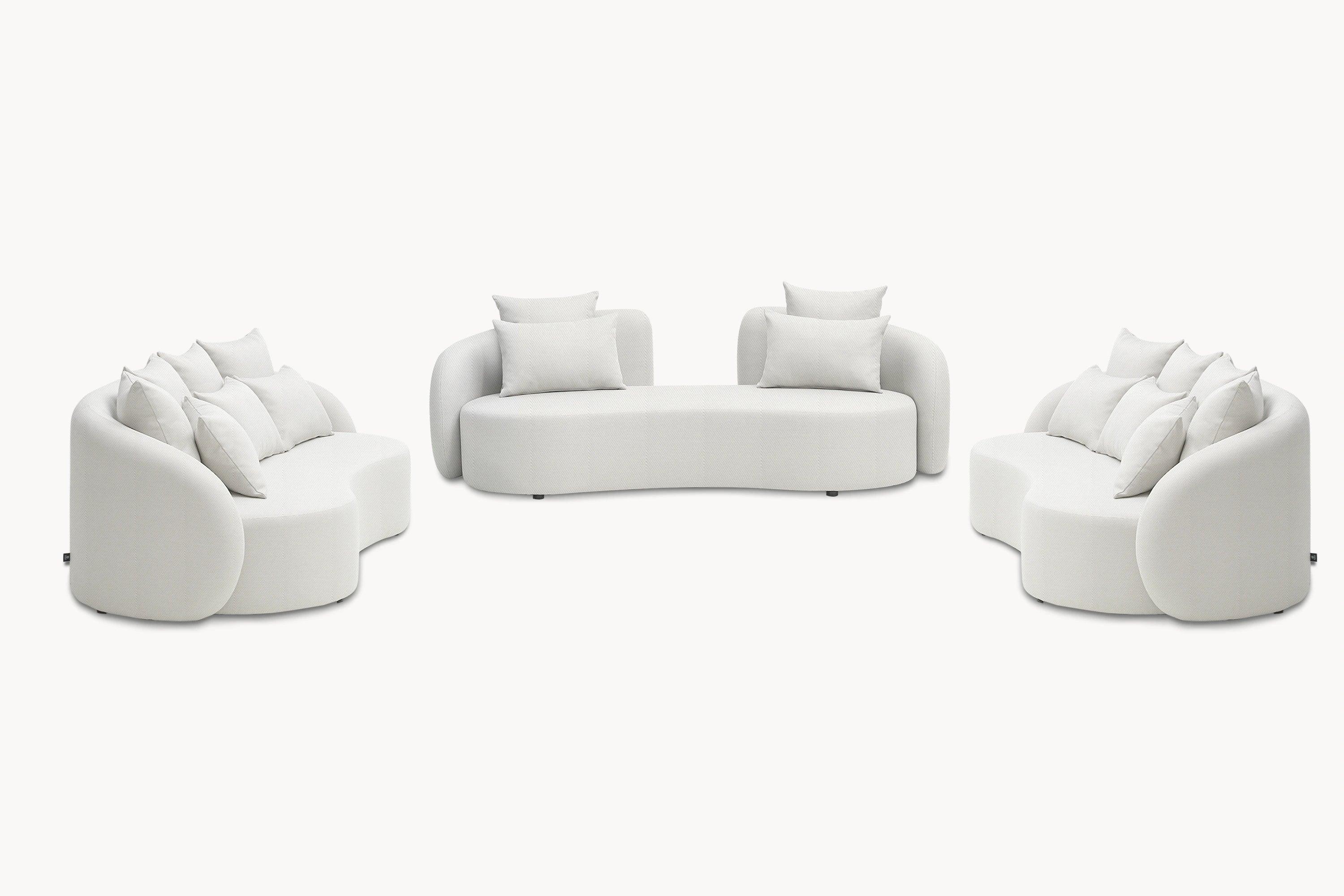 Santorini Garten Loungesofa Set (7-Sitzer) mit weißen Kissen, inspiriert von mediterranen Blütenblättern. Vielseitig, modular und elegant für Outdoor-Bereiche, ideal für flexible, stilvolle Garten- und Terrassengestaltungen.